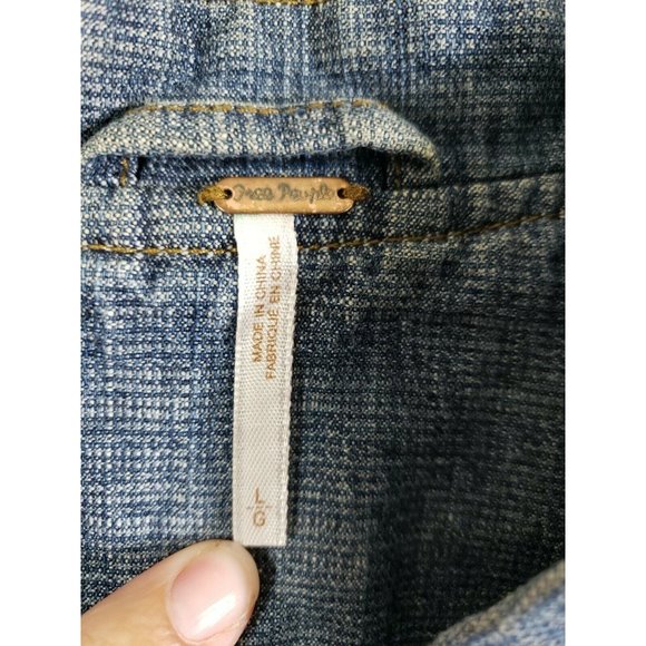 Free People Jean Jacket Women's LARGE Cotton Bomber Full Zipper Snap Distressed - Picture 5 of 10